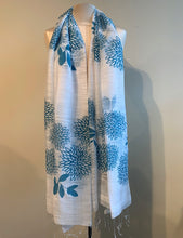 Load image into Gallery viewer, Chrysanthemum Scarf - 3 colours available